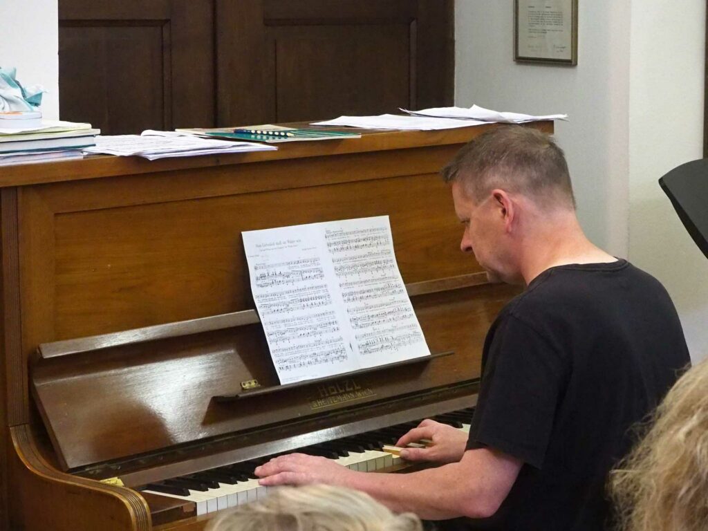 Markus am Klavier